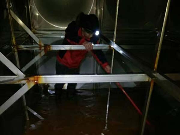 清洗不銹鋼水箱服務-專業(yè)團隊為您服務